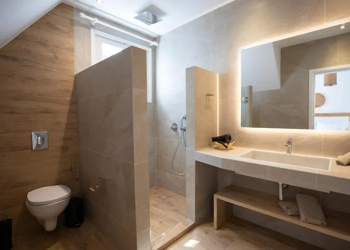 Spitarona Town House - Largest In The Center *